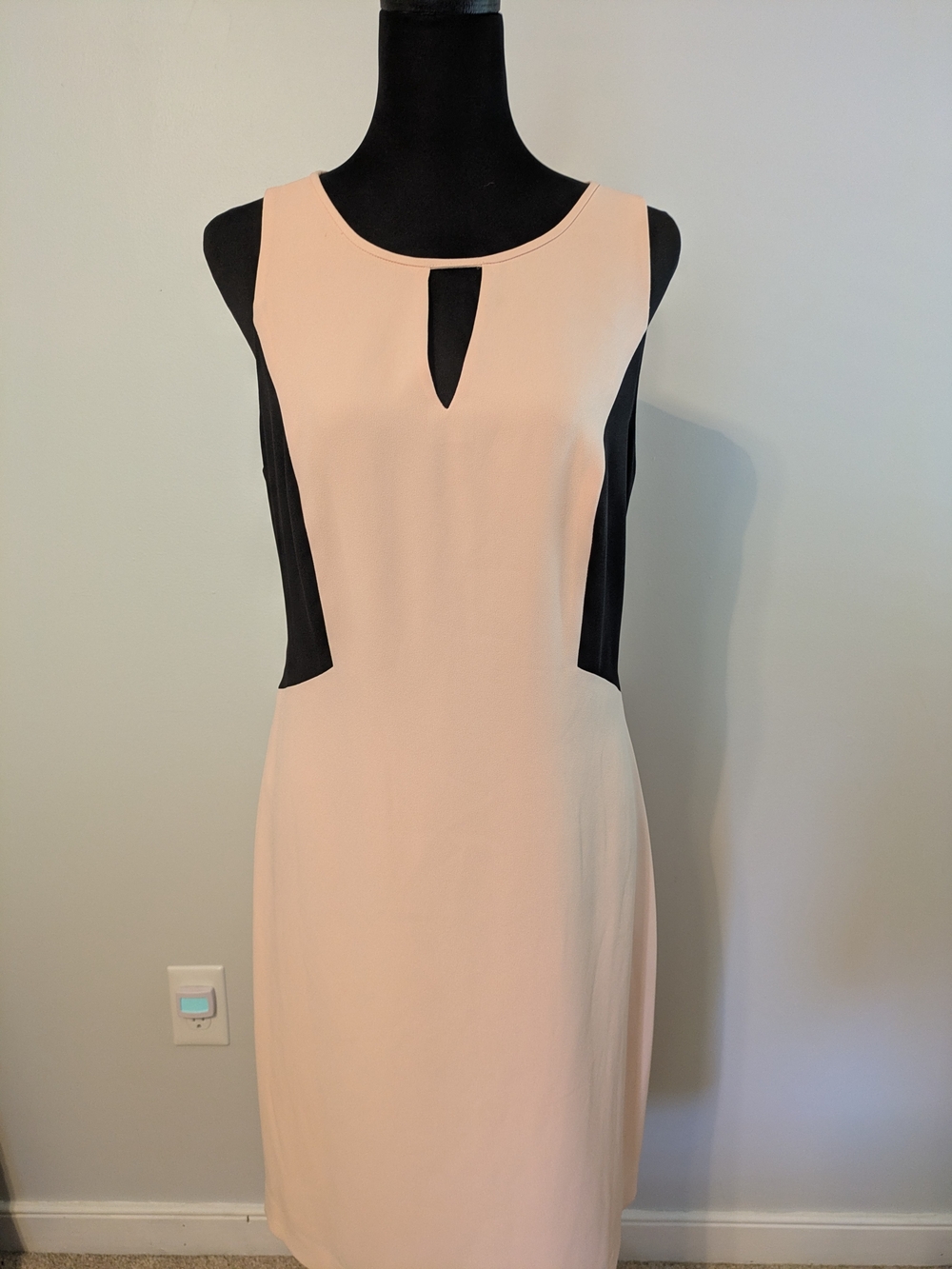 Gianni Bini Sleeveless Pink and Black Sheath Dress Size 12 Cutout Neck Midi